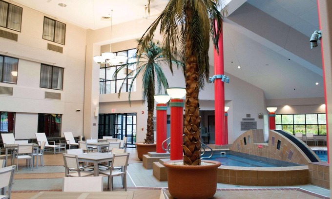 Erie Hotel | Relax at Country Inn & Suites by Radisson Erie with Pool