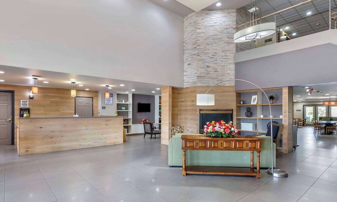 Superstition Springs Hotel | Relaxing Retreat at Country Inn & Suites, Mesa, AZ