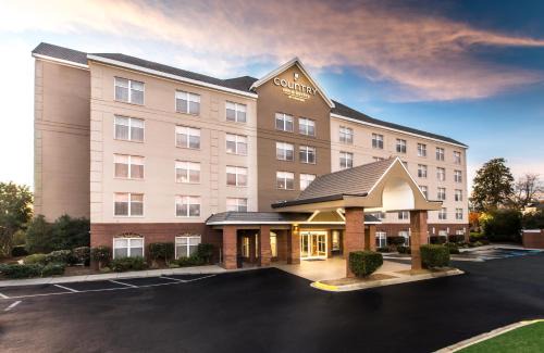 Huntersville Hotel | Relaxing Retreat at Country Inn & Suites, Lake Norman
