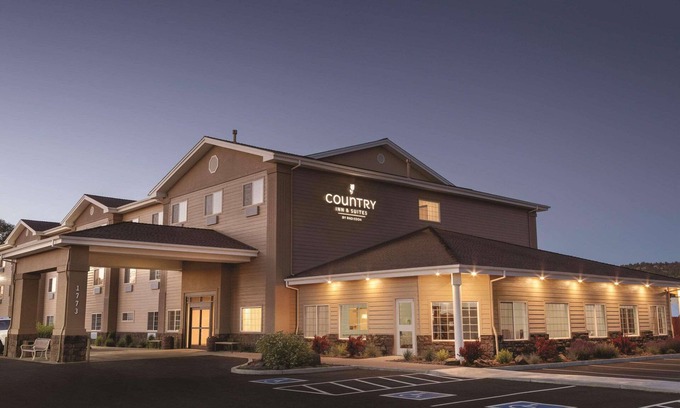 Prineville Hotel | Relaxing Stay at Country Inn & Suites, Prineville, OR