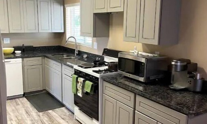 Las Cruces House | Relaxing Country Retreat with Spa and Hot Tub Amenities