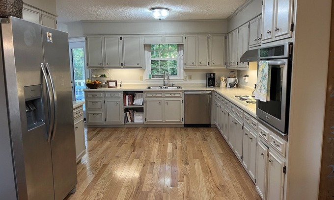 Athens House | Scenic Country Retreat Near Athens with Lake View & More