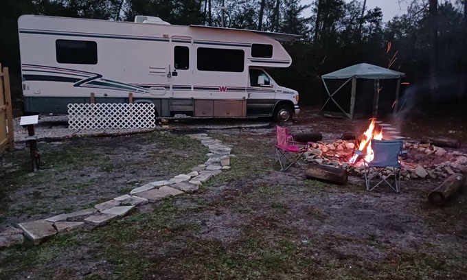 Paisley House | Relaxing Country Living RV Stay with Ocean View & Spa