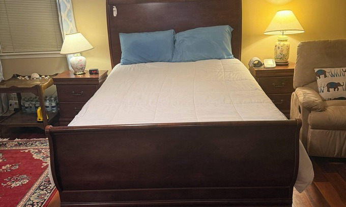 Suwanee House | Country living with everything nearby. Old Town Suwanee. Pet friendly. Fenced.