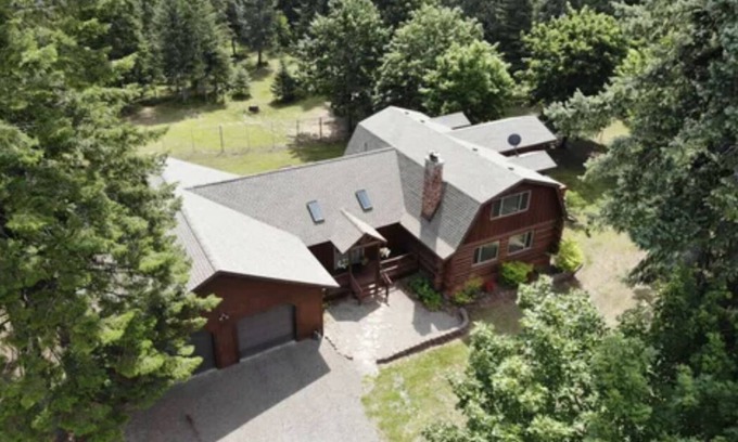Hayden Cabin | Convenient Country Lodge Just 15 Minutes from Everything!