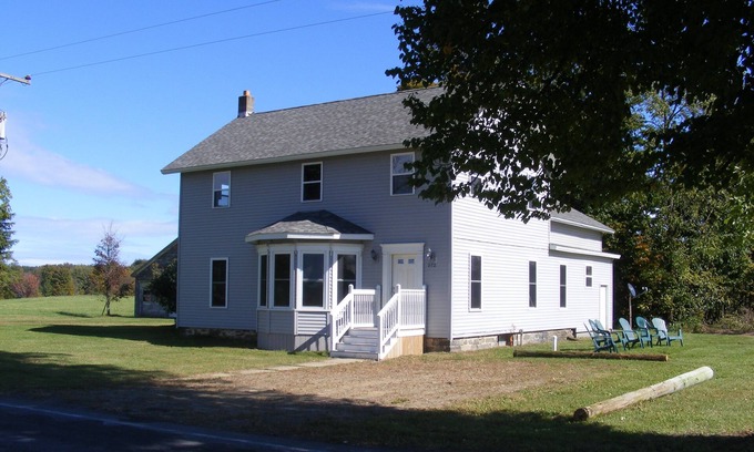Richland House | Ideal Country Lodge for Fishing, Snowmobiling & Relaxation
