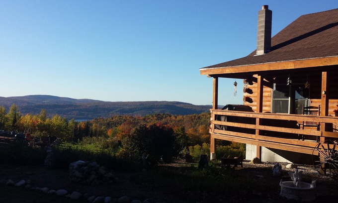 Littleton Cabin | Cozy Country Log Cabin with Mountain Views & Full Kitchen