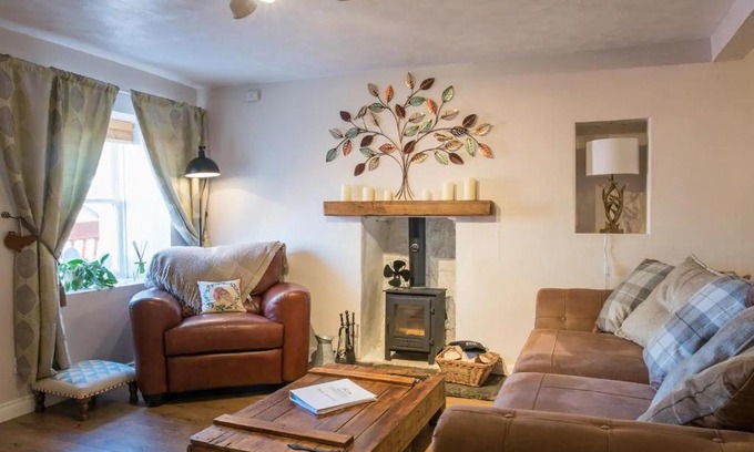 Lanark House | Discover Comfort at Country Nest - Rated 8.9/10!