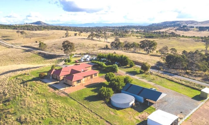 Springrange House | Escape to Country Paradise Estate - Pet Friendly Retreat