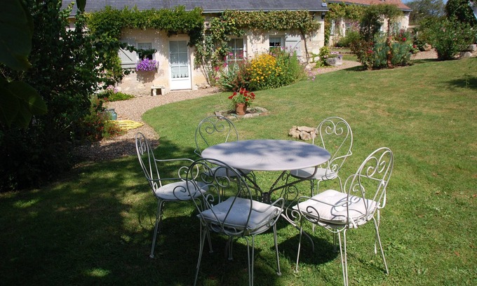 Bourgueil Bed & Breakfast | Serene Country Retreat by Forest and Vineyards