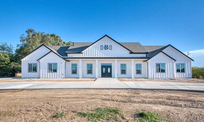 Madera House | Scenic Central California Retreat Near Sequoia & Yosemite