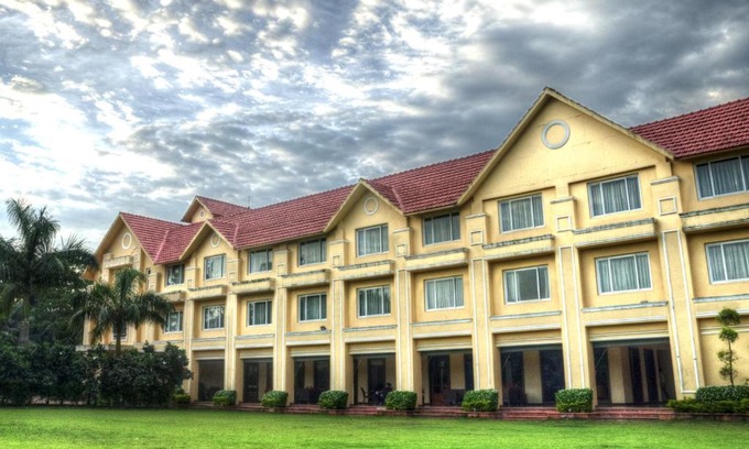 Raghudebpur Hotel | Family-Friendly Getaway at Country Roads with Pool & Dining