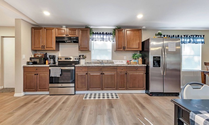 Arcadia House | Inviting Country Retreat with Pool and Gourmet Breakfast