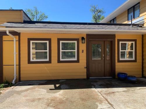 Port Alberni Apartment | Cozy Country Studio - Pet & Child Friendly Retreat
