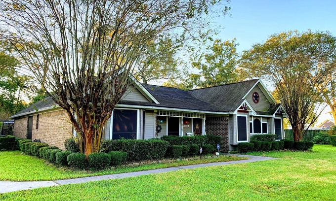 Channelview House | Inviting Country Retreat with Spacious Yard & Kitchen