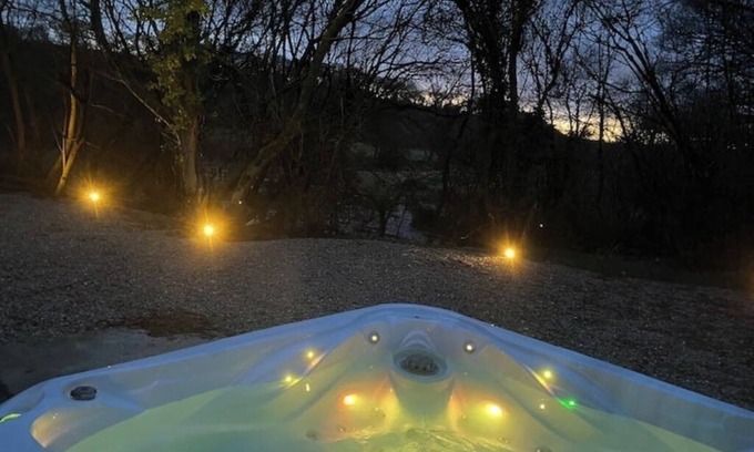 Newcastle Emlyn Bed & Breakfast | Country Vegetarian B & B with pool, hot tub, sauna (2 bedroom)