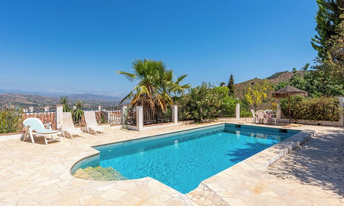 Cutar Villa | Idyllic Villa Retreat with Private Pool & Spa Amenities