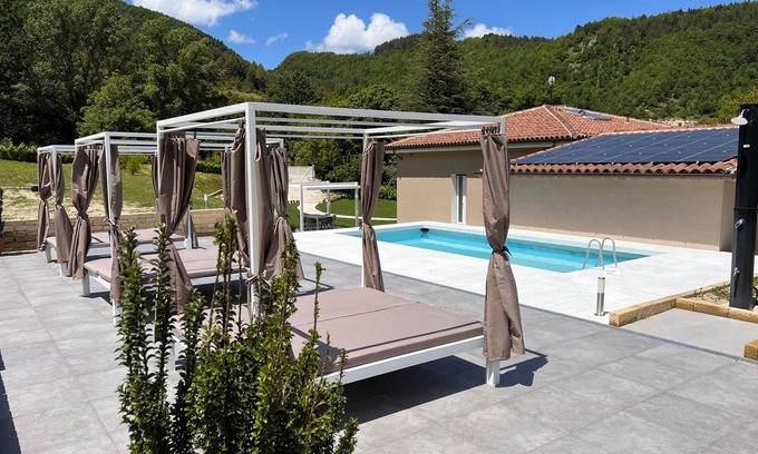 Piobbico Villa | Country villa with pool, pets allowed