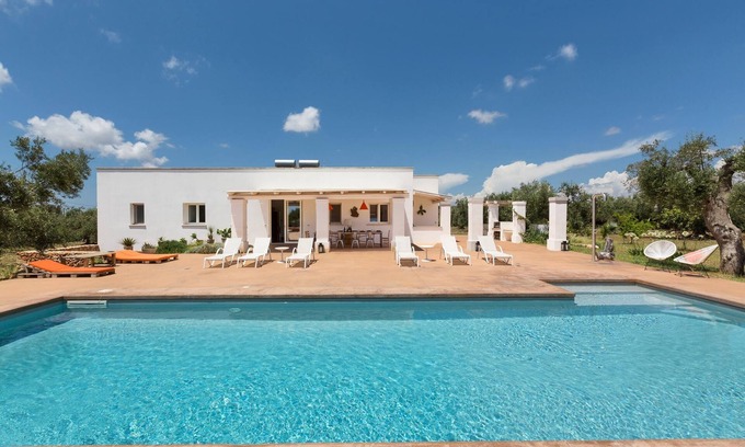 Ugento Villa | Relaxing Country Villa with Pool Near Sandy Beach