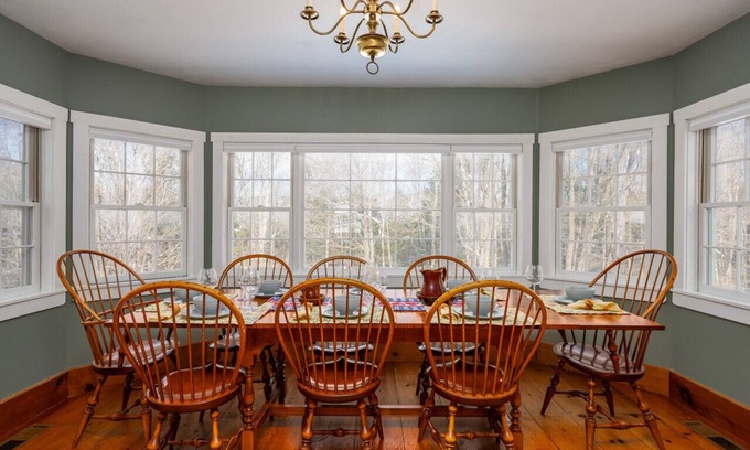 Killington House | Relaxing Getaway at CountryBear with Pool & Hot Tub