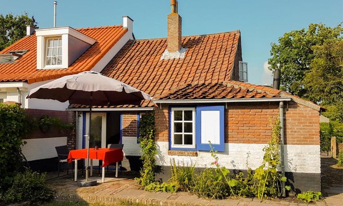 Westenschouwen House | Historic Cottage by the Sea: Pet-Friendly Escape Awaits