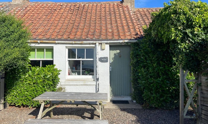 Anstruther Cottage | Charming Countryside Cottage in Crail with Breakfast Included