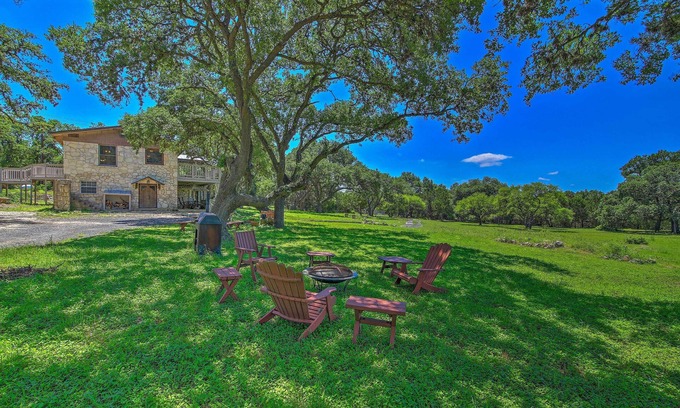 Wetmore Cottage | Tranquil Countryside Cottage: 10/10 Rating Near San Antonio