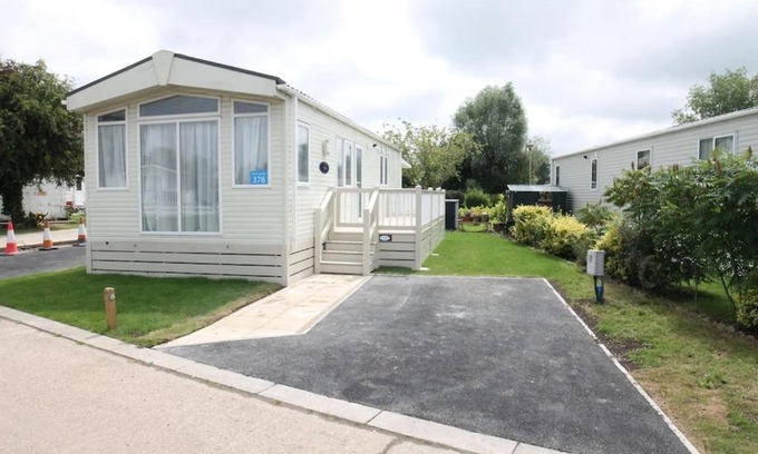 Stourmouth Ski Chalet | Pet-Friendly Countryside Holiday Park by the River Near Canterbury