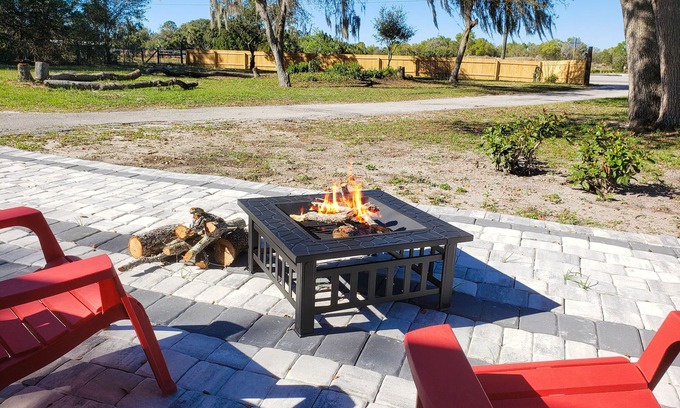 Sanford House | Idyllic Countryside Retreat with Pool, Firepit & Patio