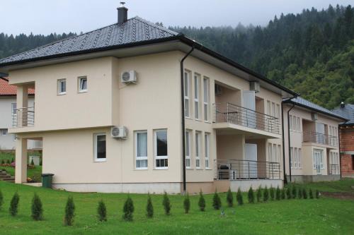 Hadzici Apartment | Unforgettable Countryside Resort Sarajevo: Family-Friendly Retreat