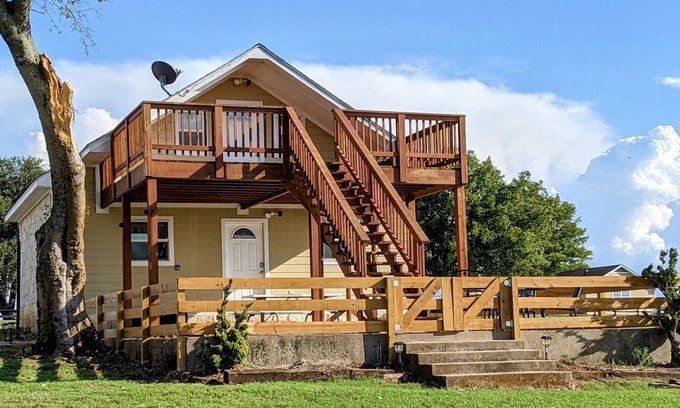 Moody Cottage | Relaxing Countryside Retreat Near Waco with Family Amenities