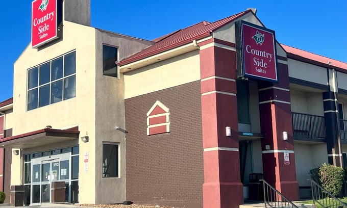 Independence Hotel | Pet-Friendly Countryside Suites near Kansas City Sports Complex