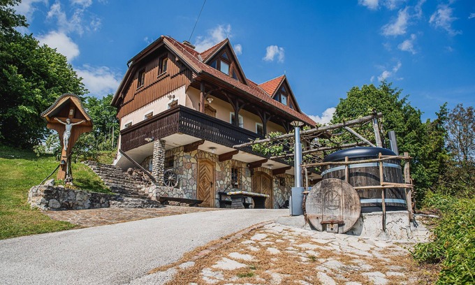 Krsko Villa | Relaxing Countryside Villa with Kirami Hot Tub Retreat