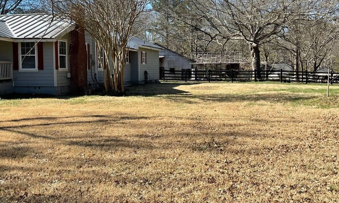 Powder Springs House | Relaxing Retreat with Outdoor Fire Near Truist Park