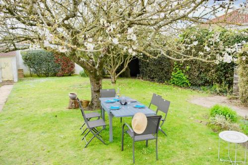Saint-Gilles-Croix-de-Vie House | Beachside Gem: Family & Pet Friendly Retreat, Steps from Shore