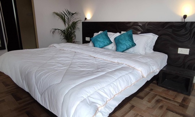 Lucknow Villa | Couple-Friendly Retreat Near Joggers Park with Kitchen Access