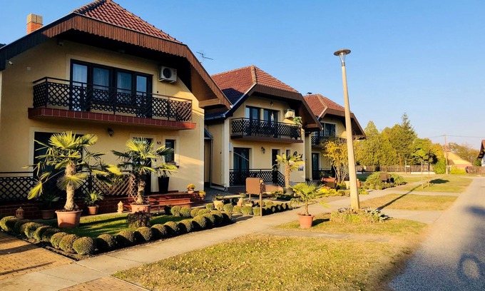 Morahalom Apartment | Cozy Couple Studio with Pool, Spa & Breakfast Included