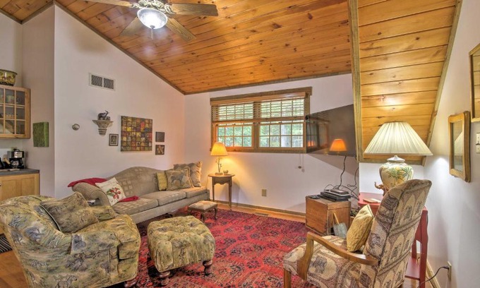 Berkeley Springs House | Serene Couples Cabin - 5 Mi to Berkeley Springs