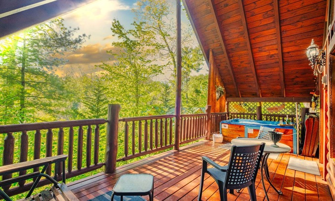 Sevierville Cabin | Inviting Couples Cabin with Hot Tub & Pet-Friendly Perks