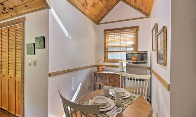Berkeley Springs Cottage | Romantic Couples Cabin Near Downtown Berkeley Springs