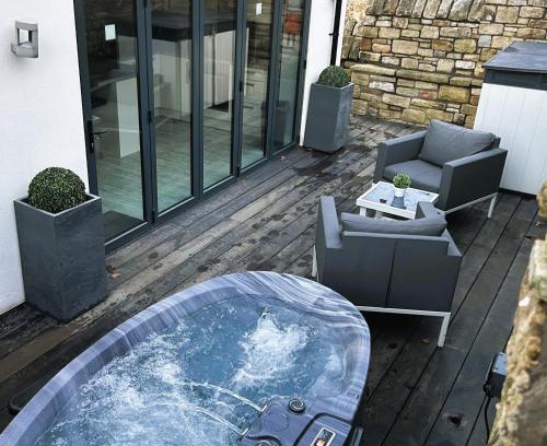 Stockport Apartment | Elegant Canalside Apartment with Hot Tub & Ocean Views
