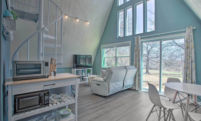 Noble House | Tranquil A-Frame Cabin with Lake Views Near OU