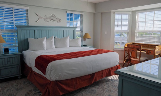 Tavernier Condo | Couples' Retreat 1BR w/Ocean View & Balcony