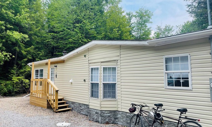 Kawartha Lakes Cottage | Romantic Adventure Retreat on Water with Spa & Hot Tub