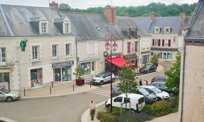 Cour-Cheverny Apartment | Discover Cour-cheverny Cœur de Village with Spa and Hot Tub
