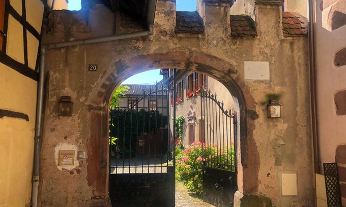 Riquewihr Bed & Breakfast | Family-Friendly Stay at Cour de Dinzheim - Rated 9.4/10