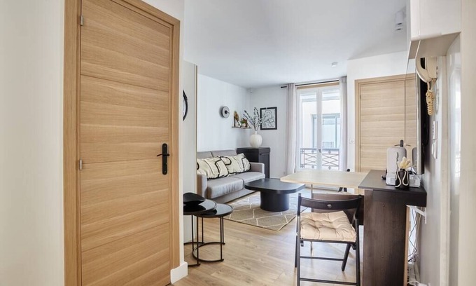 Gambetta Apartment | Courbevoie: Inviting 2BR Apartment with Breakfast & Family Amenities