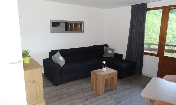 La Perriere Apartment | Experience Courchevel La Tania: Ski-In, WiFi & Pool Access