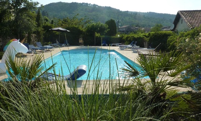 Courry House | Relaxing Cottage with Pool in a Cozy Villa Retreat