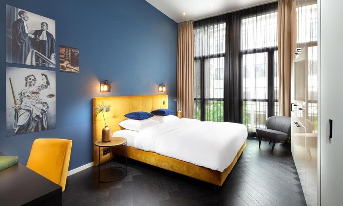 Utrecht City Center Hotel | Elegant Court Hotel Utrecht City Centre with Hot Tub & Dining